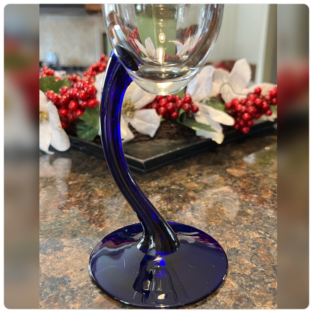 Libbey-Bravura-Cobalt Blue Curved Stem Margarita Glass Set Of Four. - Picture 5 of 8